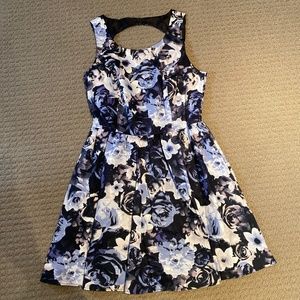 Mini Chica Floral Dress - Size Medium